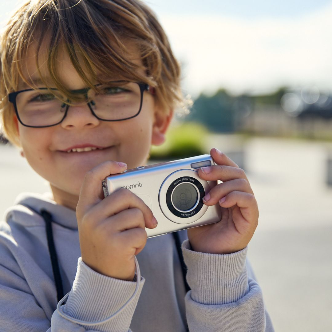 MOMNT 64MP DIGITAL ZOOM CAMERA - SILVER